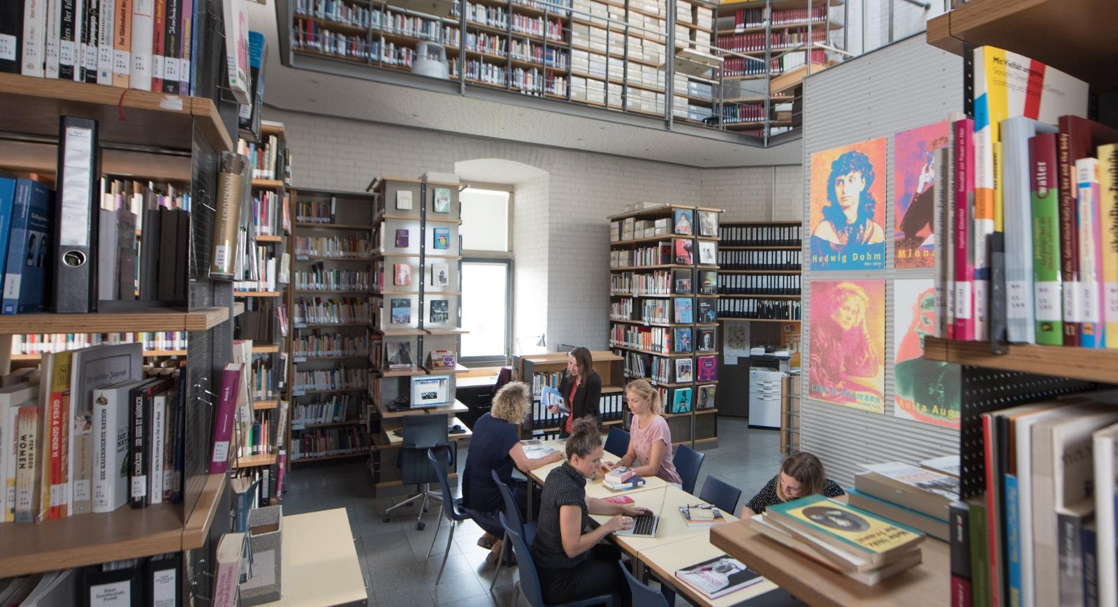 FrauenMediaTurm - Feministisches Archiv und Bibliothek