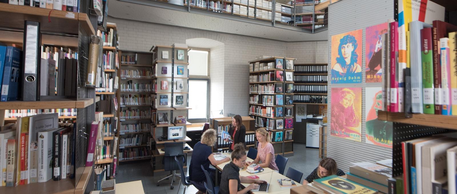 FrauenMediaTurm - Feministisches Archiv und Bibliothek