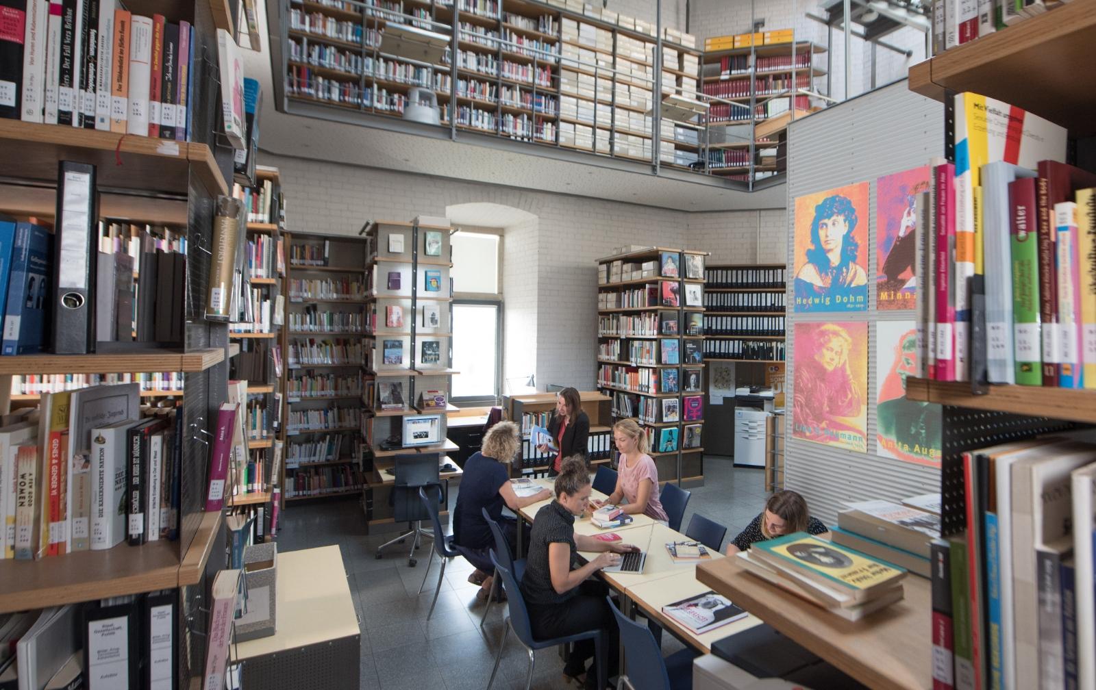 FrauenMediaTurm - Feministisches Archiv und Bibliothek