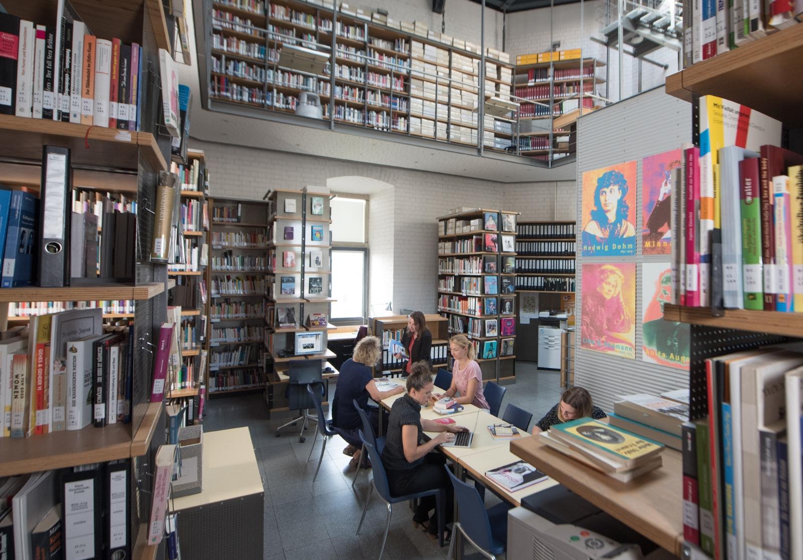 FrauenMediaTurm - Feministisches Archiv und Bibliothek